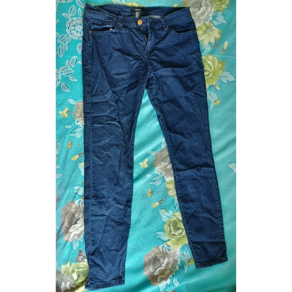 Forever 21 | 28 | Dark Blue Skinny Jeans 👖